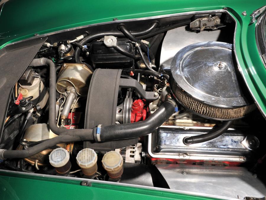 Моторный отсек Bizzarrini 5300 GT Strada 1968 года  (фото 8 из 54)